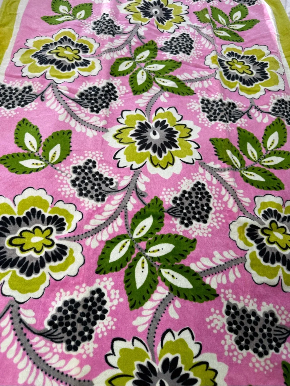 NWT Vera Bradley Priscilla Pink Beach Towel Retired Pattern
